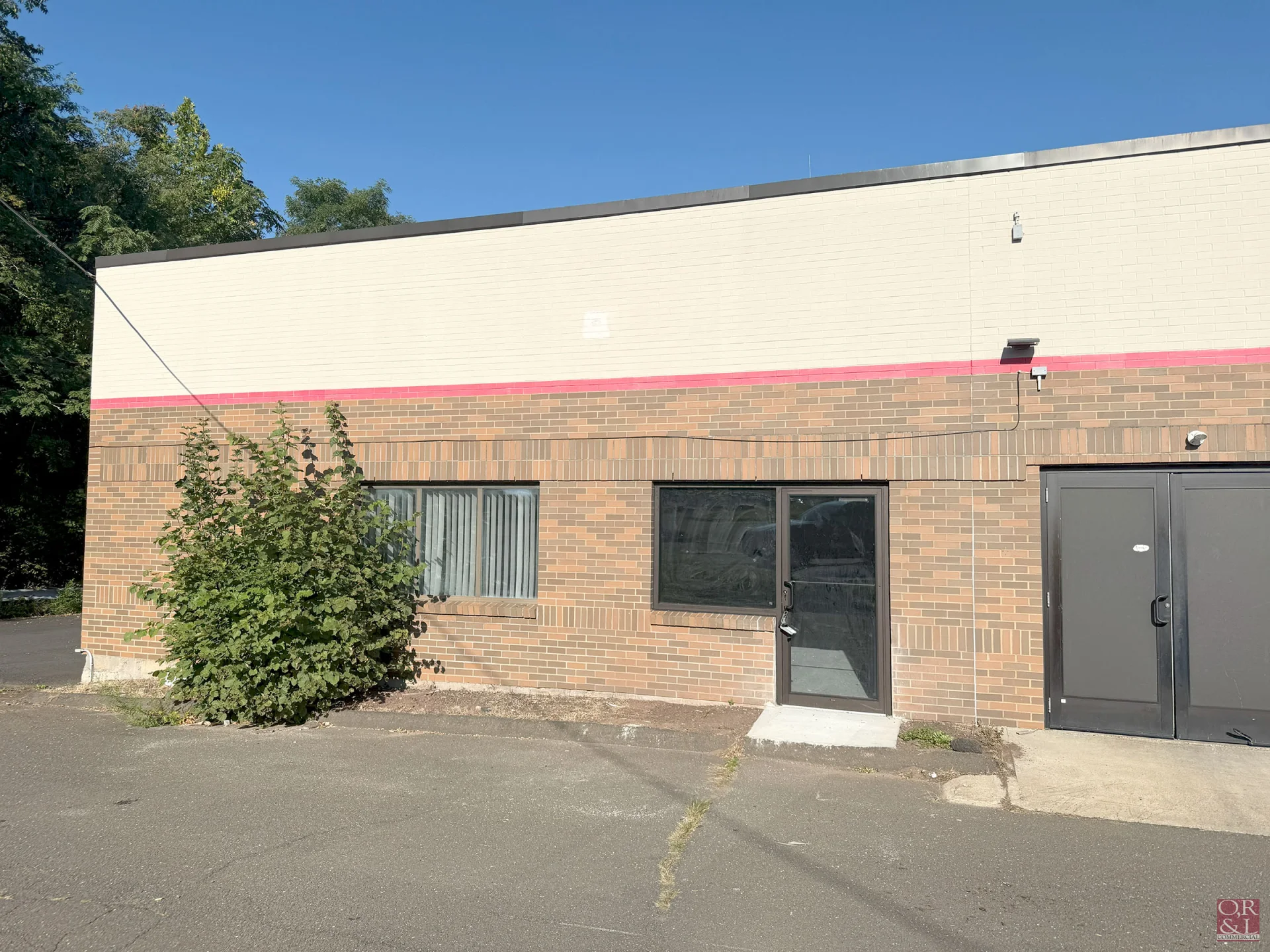 373 E Main 2264sf Photo2.webp